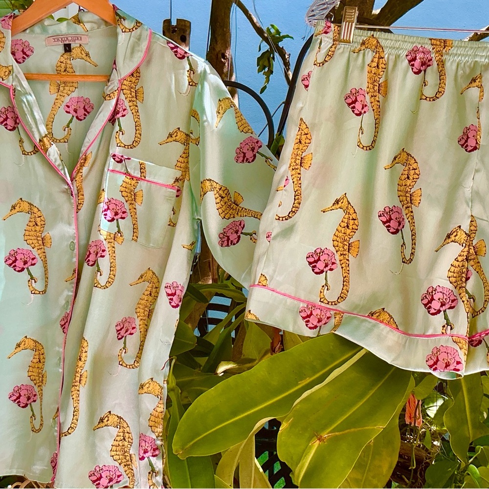 Silk-Feel Seahorse Print Pajama Set - Mint & Pink